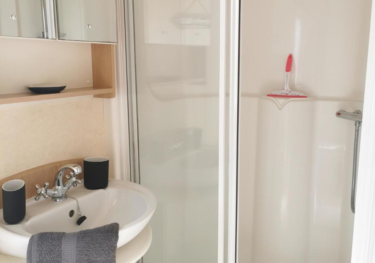 Tranquil 6 Berth Luxury Holiday Home Chichester Extérieur photo