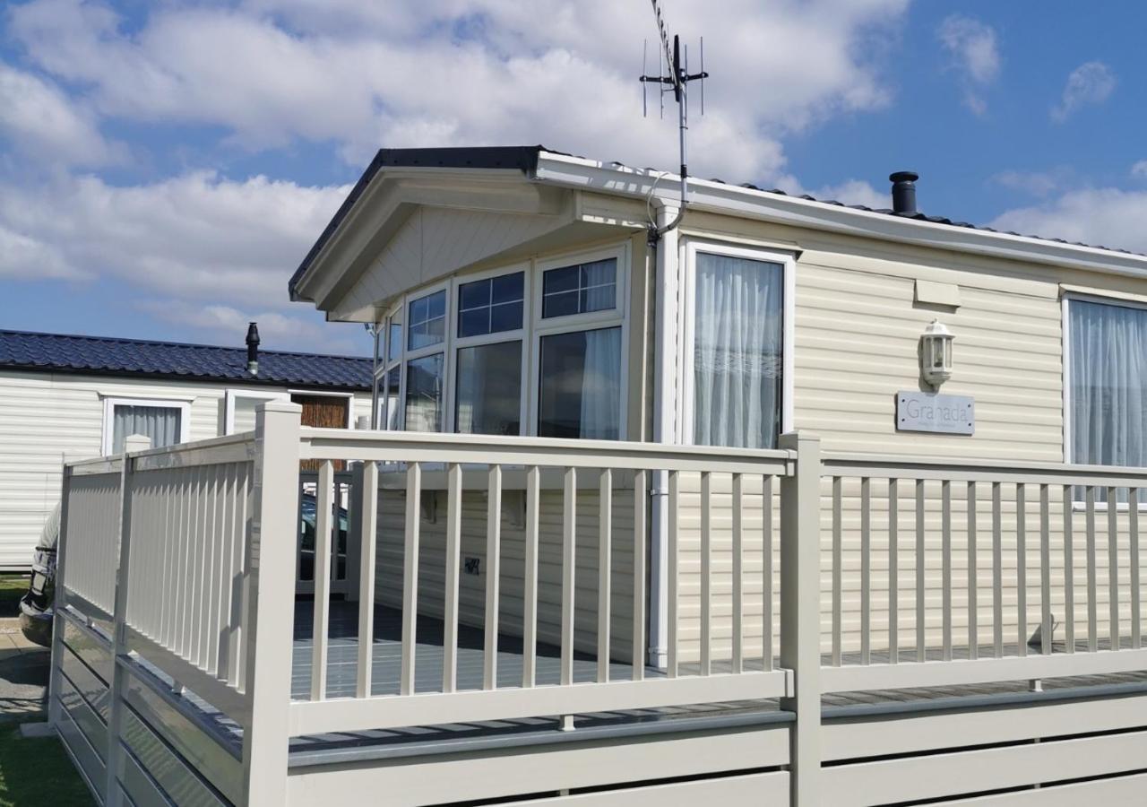 Tranquil 6 Berth Luxury Holiday Home Chichester Extérieur photo