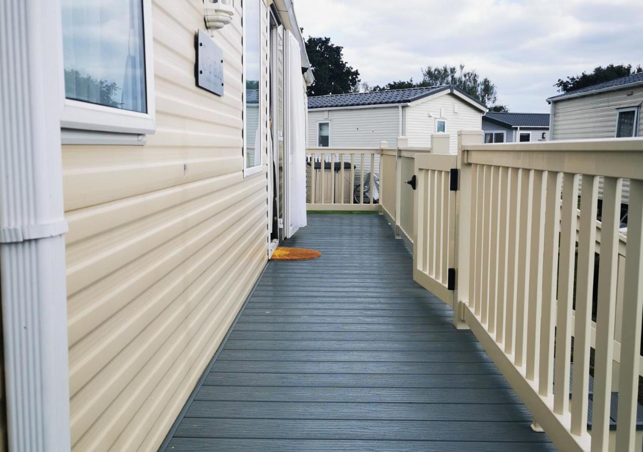 Tranquil 6 Berth Luxury Holiday Home Chichester Extérieur photo